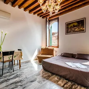Venice Apartments Apartment
